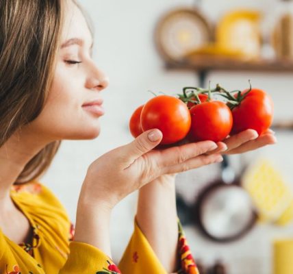 Jak zapewnić obfite plony pomidorów: trzy niezbędne zabiegi do zastosowania