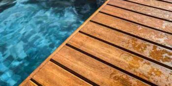 Staw do relaksu w ogrodzie - jak stworzyć zbiornik wodny łączący oczko i basen